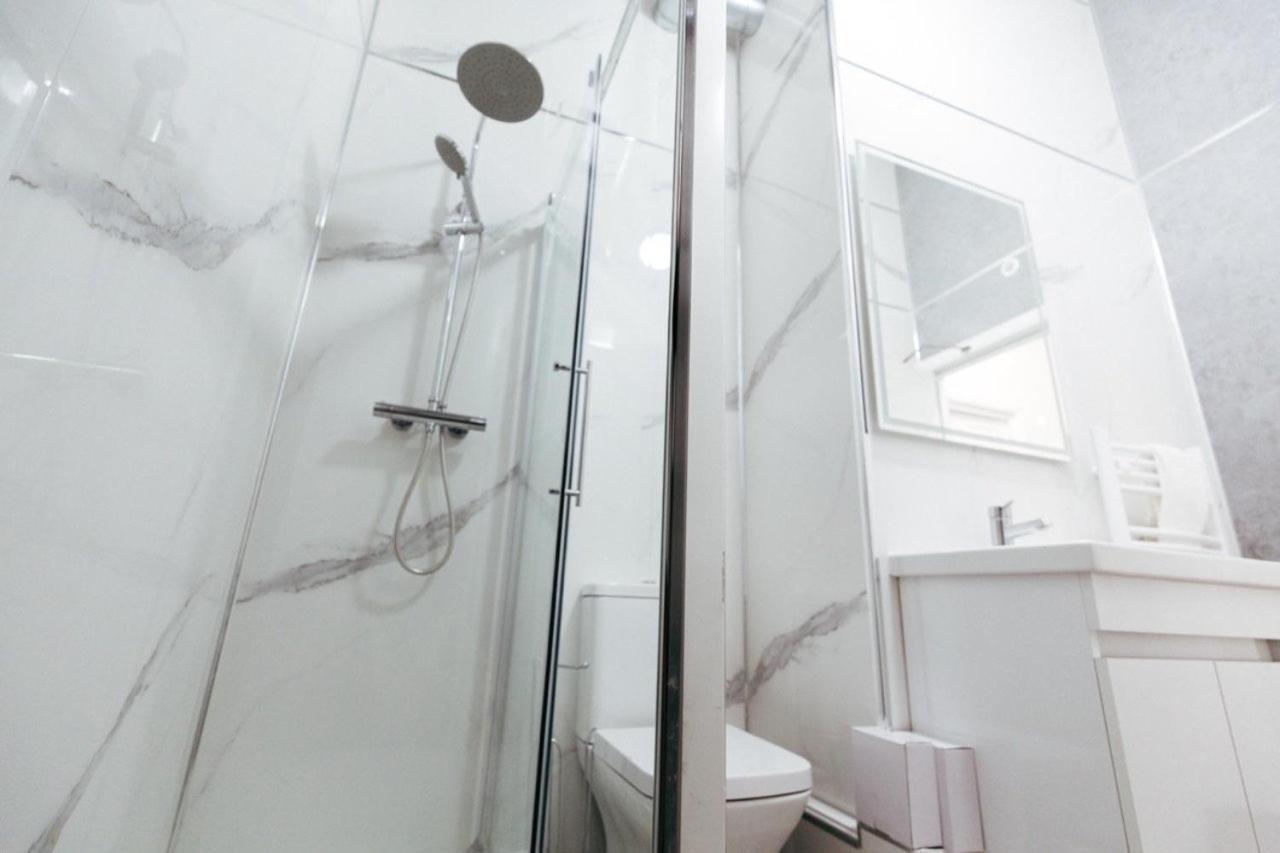 Stylish Comfort In London Финчли Екстериор снимка