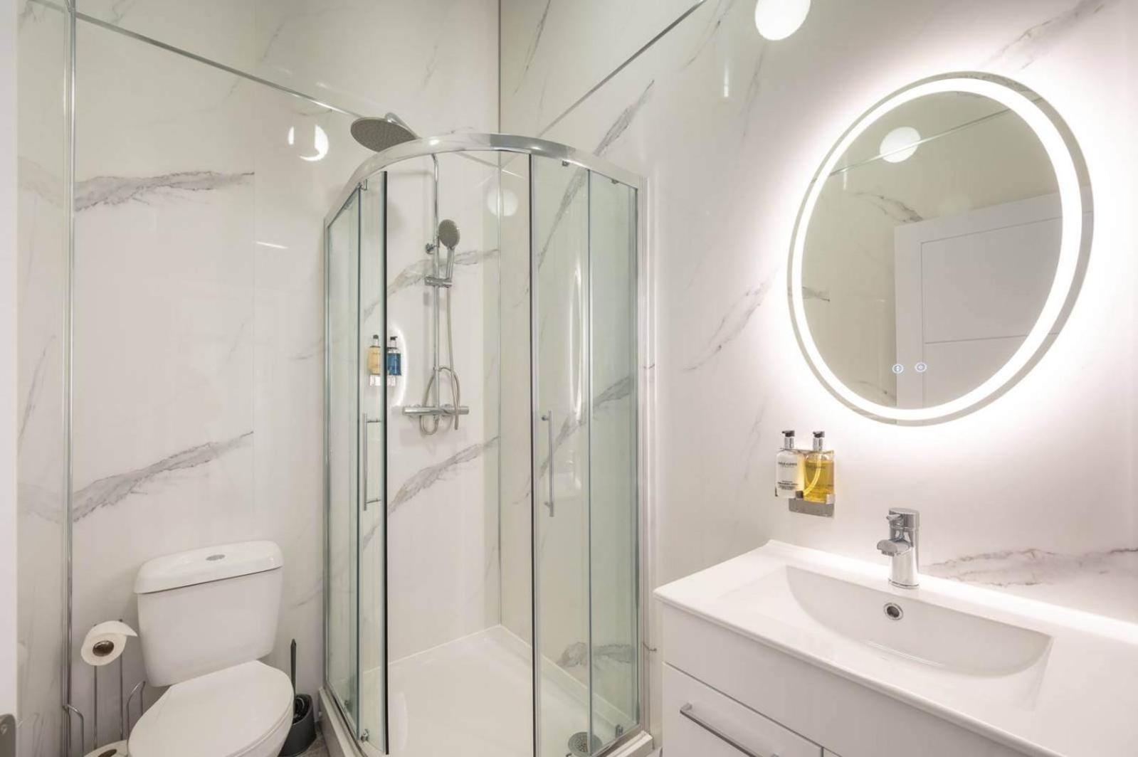 Stylish Comfort In London Финчли Екстериор снимка
